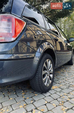 Универсал Opel Astra 2010 в Луцке