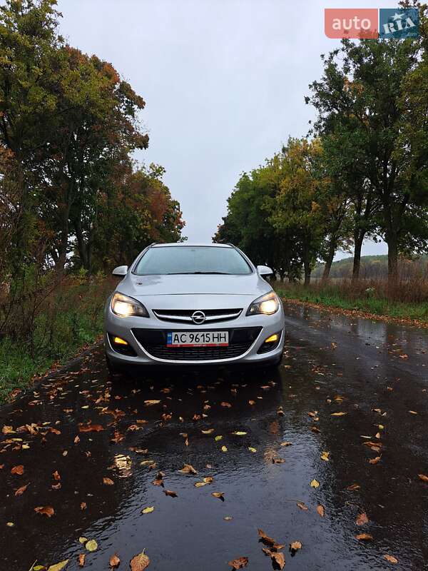Універсал Opel Astra 2012 в Луцьку