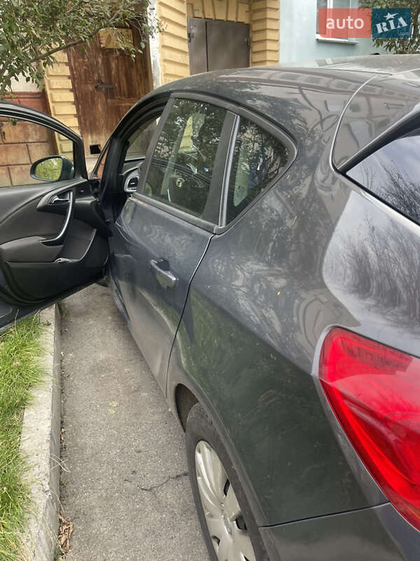 Хэтчбек Opel Astra 2013 в Фастове