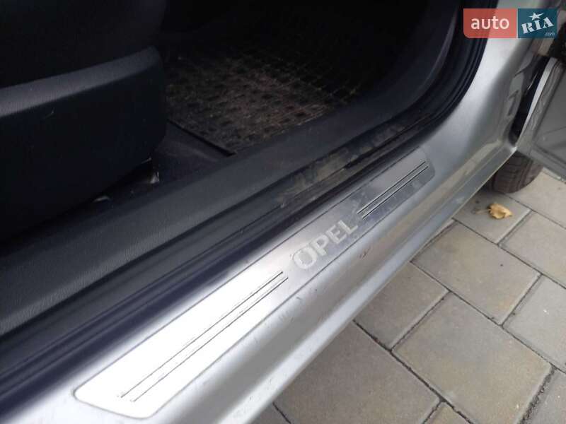 Универсал Opel Astra 2010 в Черкассах