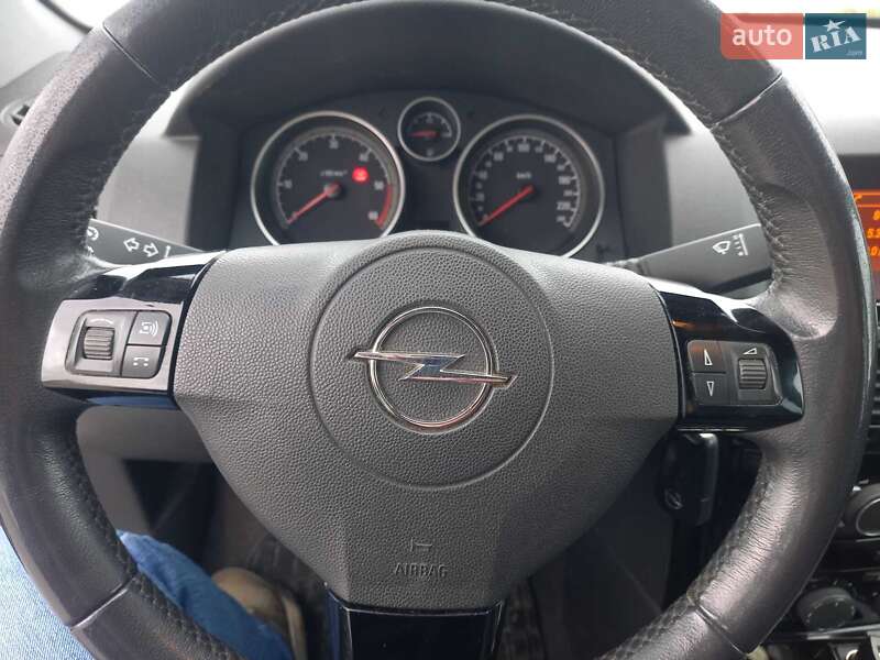Универсал Opel Astra 2010 в Черкассах