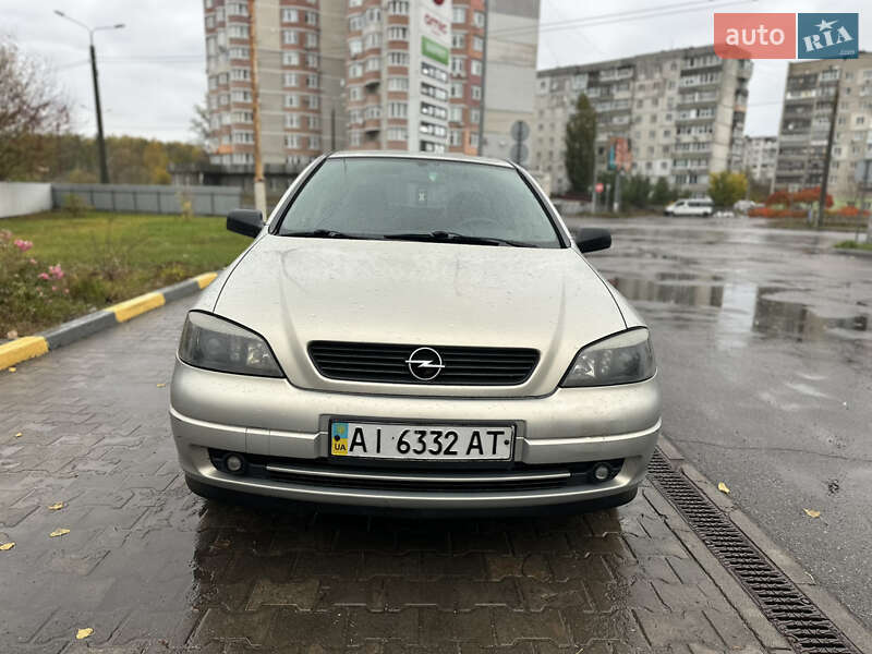 Седан Opel Astra 2006 в Сумах
