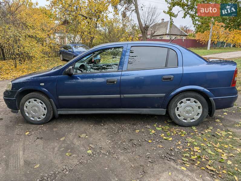 Седан Opel Astra 2005 в Смеле