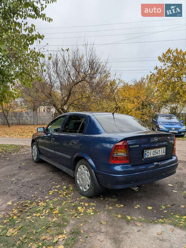 Седан Opel Astra 2005 в Смеле