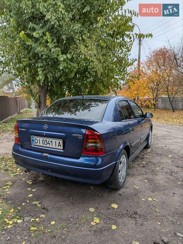 Седан Opel Astra 2005 в Смеле
