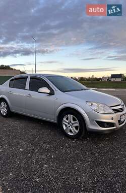 Седан Opel Astra 2012 в Козельце