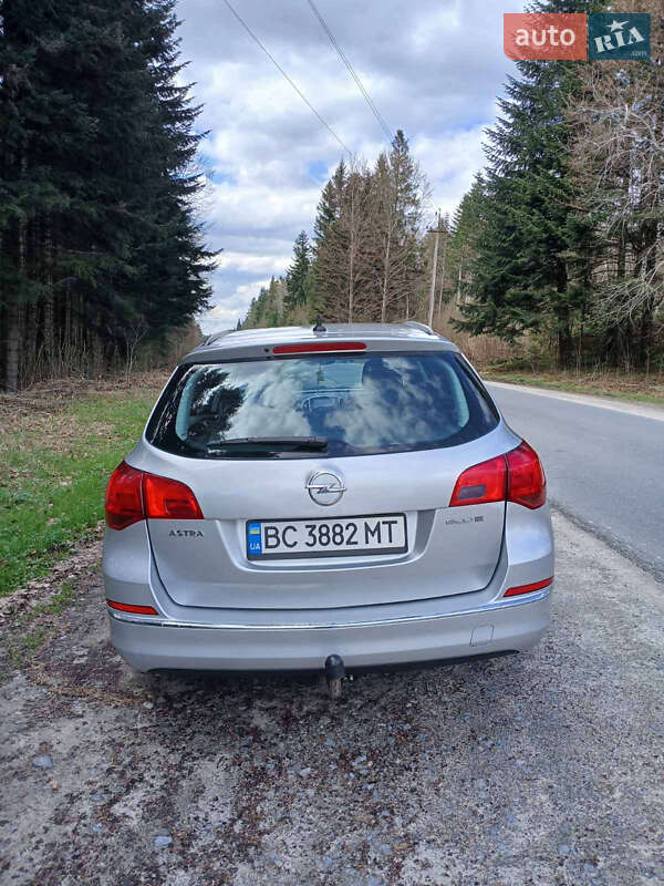 Универсал Opel Astra 2013 в Бориславе