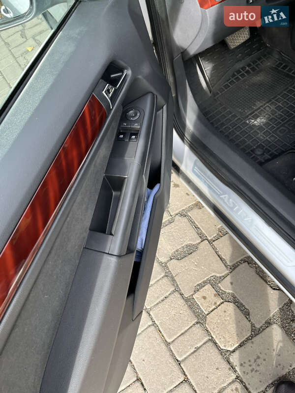 Хэтчбек Opel Astra 2004 в Луцке