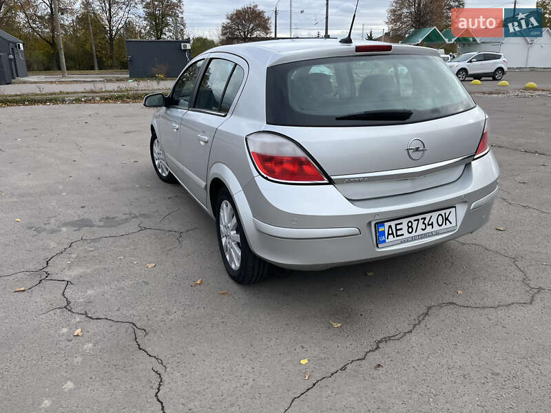 Хэтчбек Opel Astra 2004 в Луцке