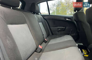 Хетчбек Opel Astra 2005 в 
