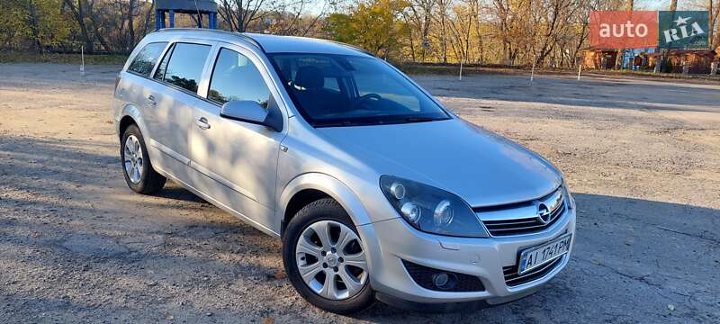 Универсал Opel Astra 2009 в Обухове