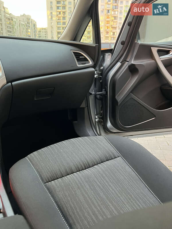 Універсал Opel Astra 2011 в Києві фото 17 Універсал Opel Astra 2011 в Києві