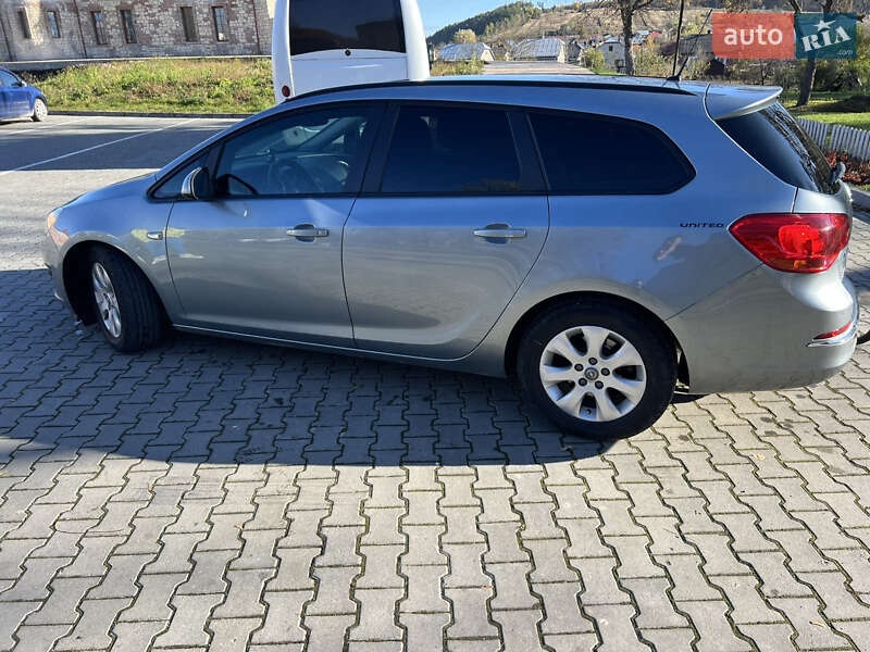 Универсал Opel Astra 2013 в Бережанах