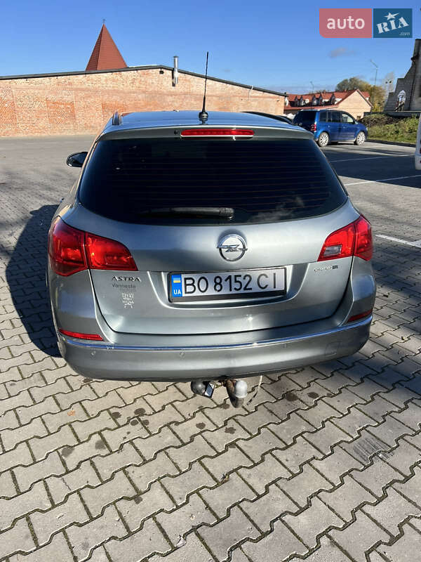 Универсал Opel Astra 2013 в Бережанах