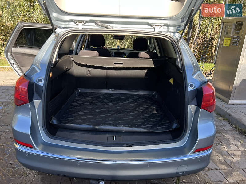 Универсал Opel Astra 2013 в Бережанах