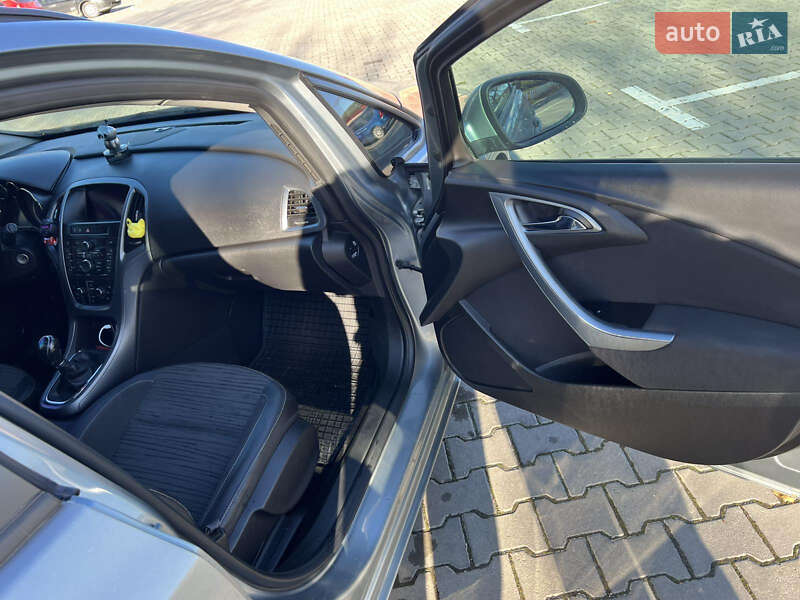 Универсал Opel Astra 2013 в Бережанах