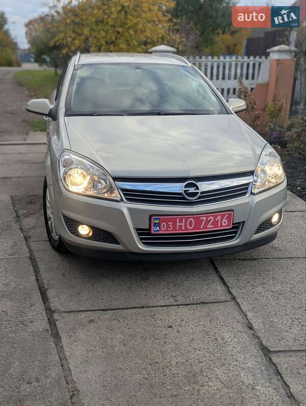 Універсал Opel Astra 2008 в Рівному