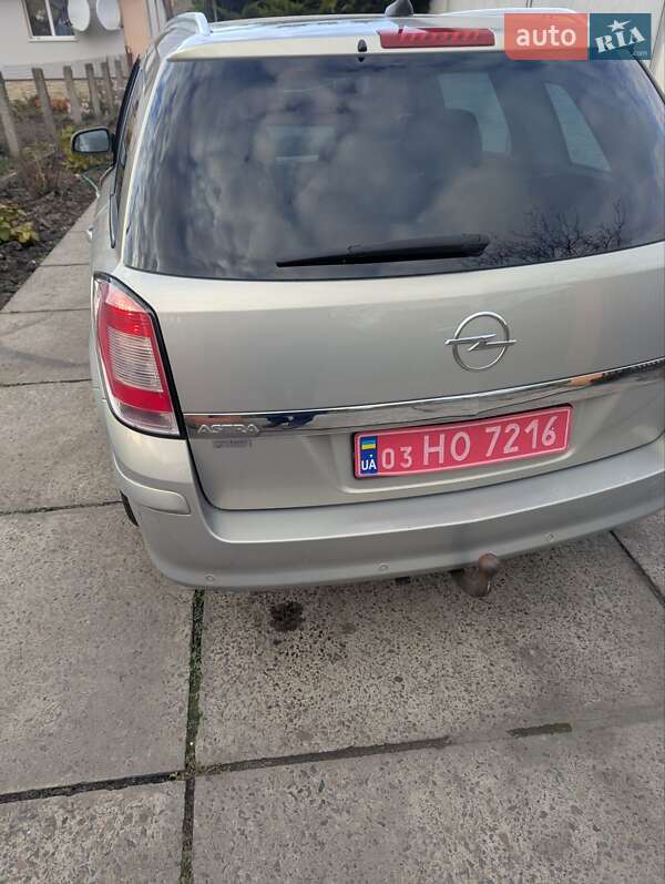 Універсал Opel Astra 2008 в Рівному
