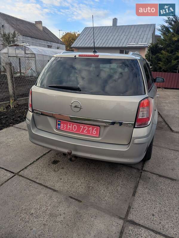 Універсал Opel Astra 2008 в Рівному