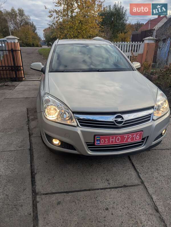 Універсал Opel Astra 2008 в Рівному