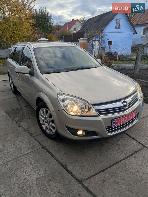 Універсал Opel Astra 2008 в Рівному