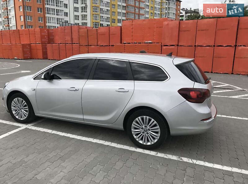Универсал Opel Astra 2013 в Ивано-Франковске