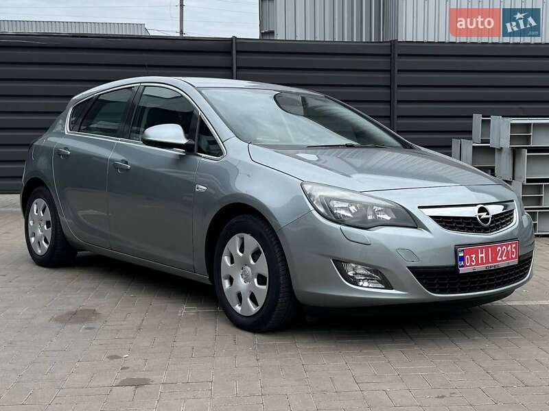 Хэтчбек Opel Astra 2010 в Черкассах