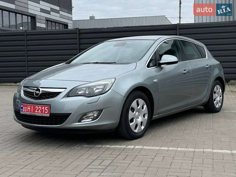 Хэтчбек Opel Astra 2010 в Черкассах