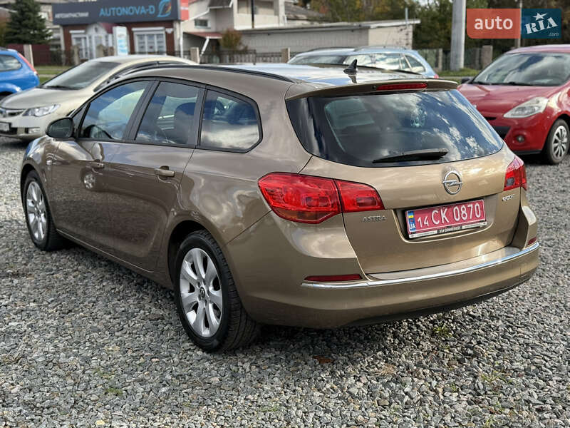 Универсал Opel Astra 2013 в Умани