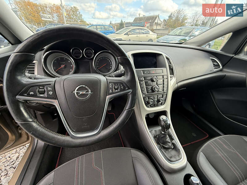 Универсал Opel Astra 2013 в Умани
