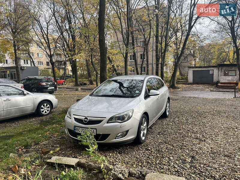 Универсал Opel Astra 2011 в Львове