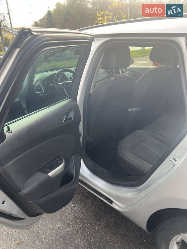 Универсал Opel Astra 2011 в Львове