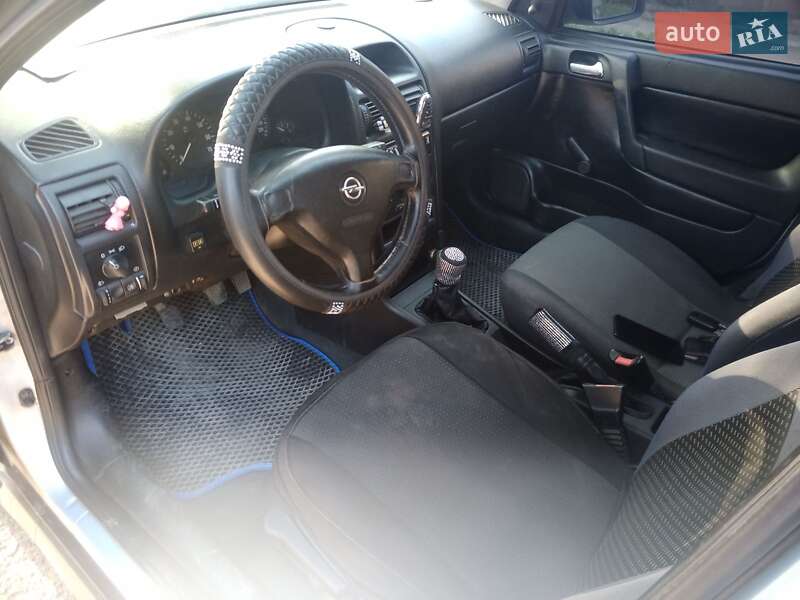 Седан Opel Astra 2004 в Тернополе