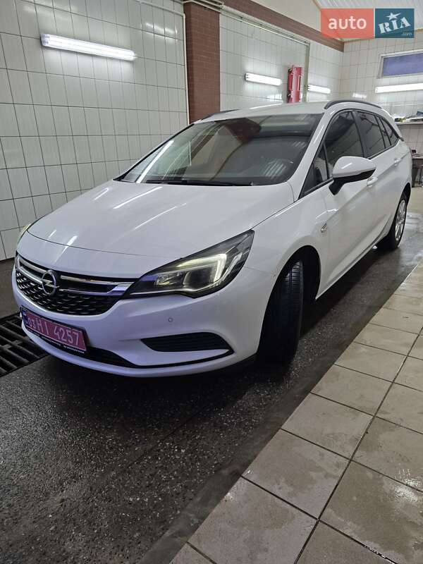Универсал Opel Astra 2017 в Бердичеве