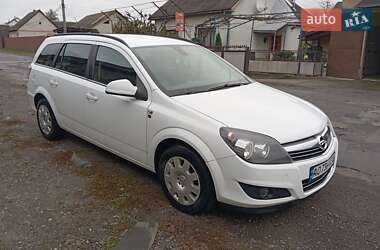 Універсал Opel Astra 2010 в Хусті