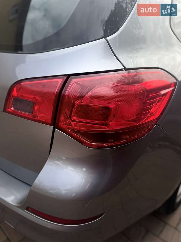 Універсал Opel Astra 2011 в Радехові