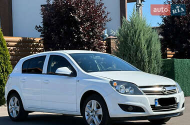 Хэтчбек Opel Astra 2014 в Лубнах Хэтчбек Opel Astra 2014 в Лубнах