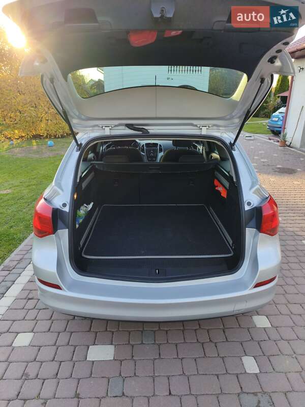 Универсал Opel Astra 2011 в Мостиске