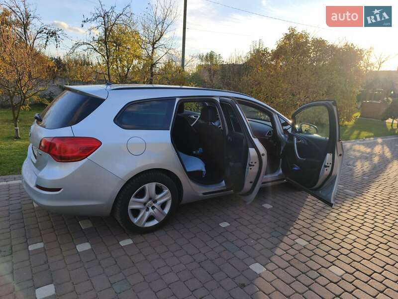 Универсал Opel Astra 2011 в Мостиске