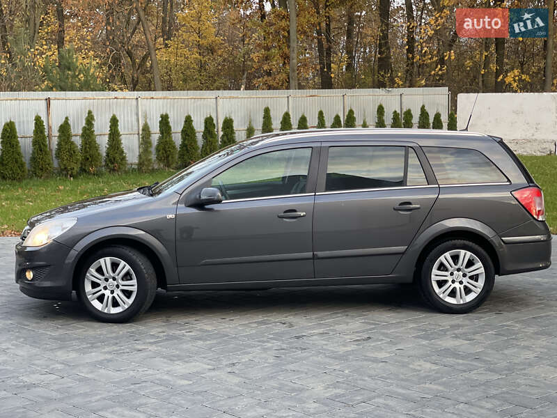 Универсал Opel Astra 2009 в Луцке