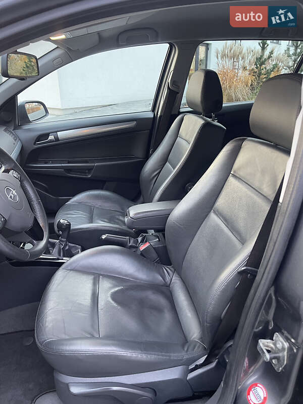 Универсал Opel Astra 2009 в Луцке