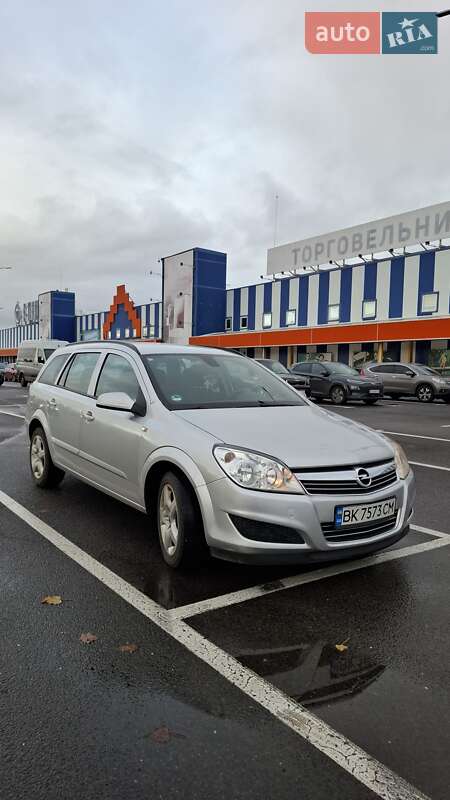 Універсал Opel Astra 2008 в Луцьку