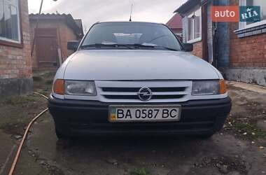 Седан Opel Astra 1995 в Александрие Седан Opel Astra 1995 в Александрие