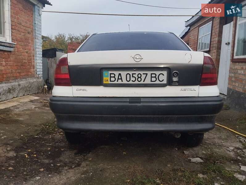 Седан Opel Astra 1995 в Олександрії фото 2 Седан Opel Astra 1995 в Олександрії