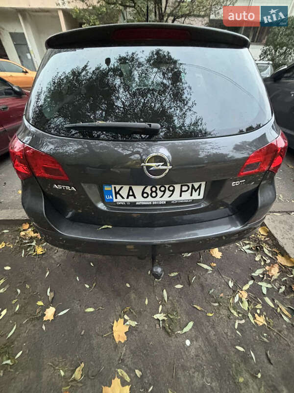Універсал Opel Astra 2011 в Києві