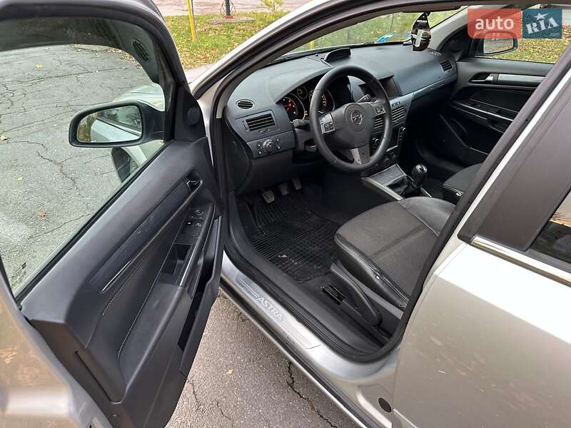 Універсал Opel Astra 2005 в Ватутіному