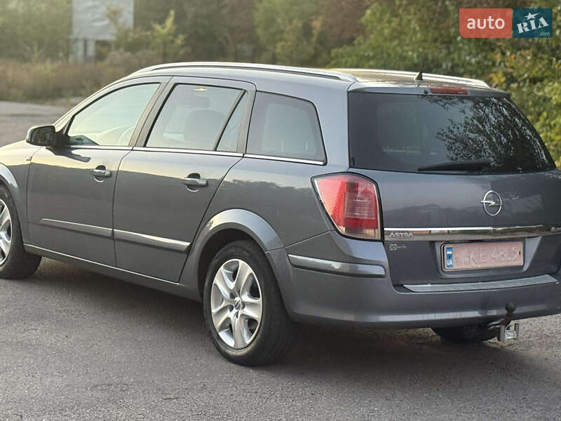 Универсал Opel Astra 2006 в Синельниково