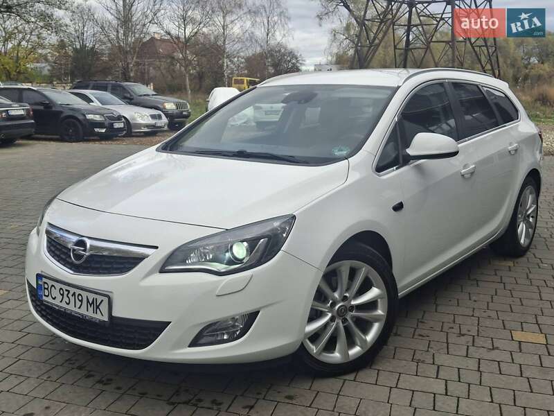 Универсал Opel Astra 2012 в Дрогобыче
