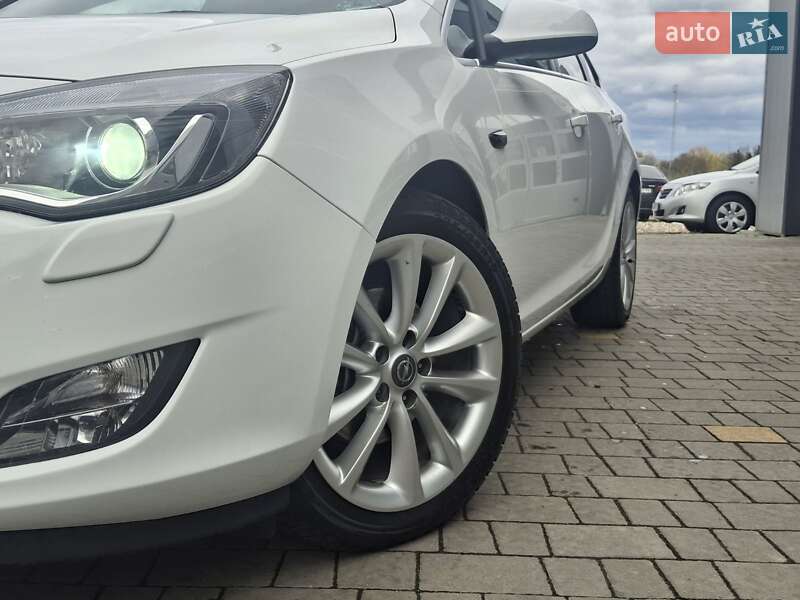 Универсал Opel Astra 2012 в Дрогобыче