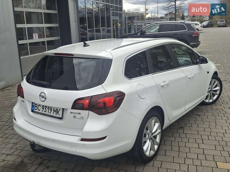 Универсал Opel Astra 2012 в Дрогобыче